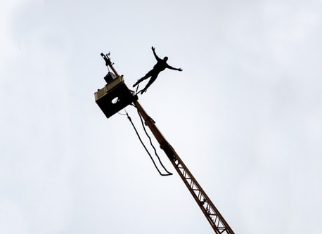 Bungee jumping Olomouc z plošiny jeřábu